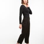 Pantalon structuré à plis