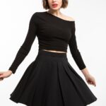 Jupe évasée courte à plis