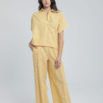 Pantalon large en lin rayé