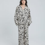 Ensemble chemise et pantalon fluide à motif abstrait noir et blanc