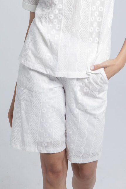 Bermuda en broderie anglaise