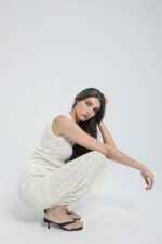 Ensemble en maille écrue – Top sans manches et jupe longue ajourée – Image 5