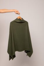 Poncho en maille douce, L’ESSENTIELLE