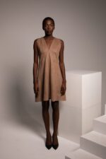 Robe courte en faux daim.