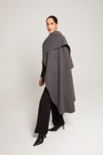 Cape longue en laine, L’INSOUMISE – Image 3