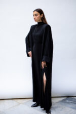 Robe noire longue structurée à fente – Image 4