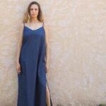 Robe jean droite bretelles fines fente cotes